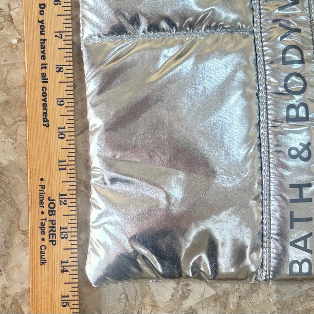 NWT Bath & Body Works Metallic Silver Quilted Tote Bag Winter Holiday Puffer - Picture 12 of 12